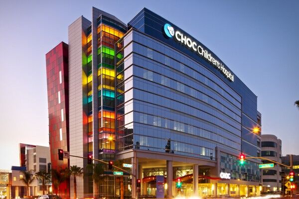 Exterior view of CHOC Bill Holmes Tower